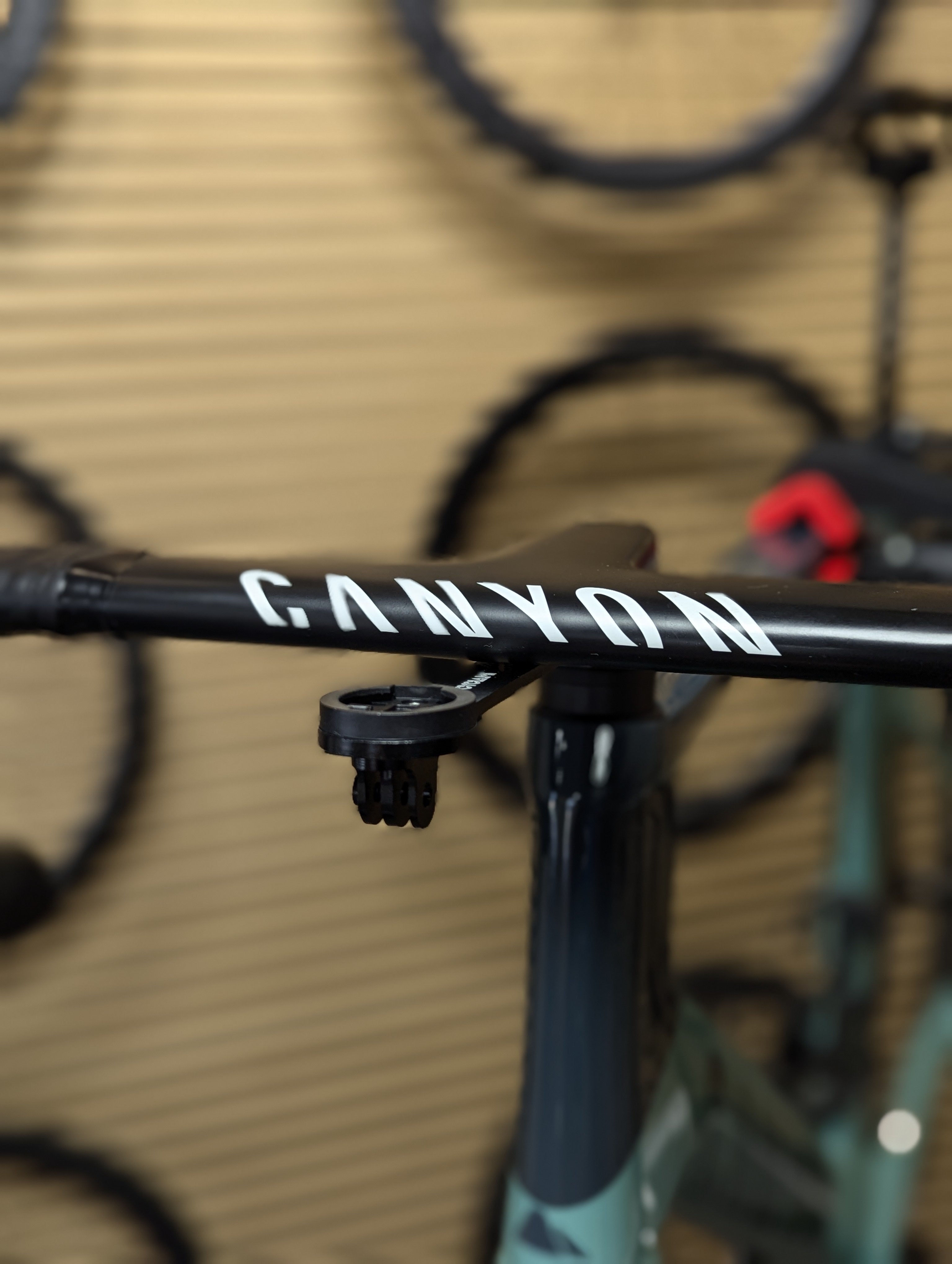 *TILBUD* Kraftig lygte på 2200Lumens + Out-Front til Garmin - Vælg mellem 2 slags Outfronts til Garmin