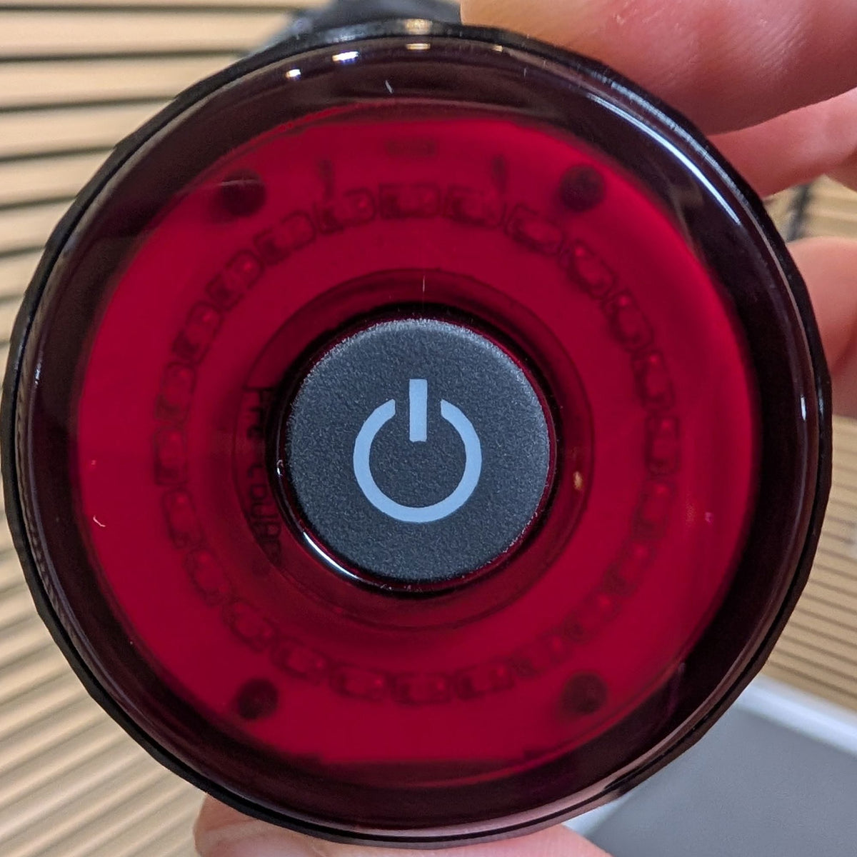 Smart LED Baglygte med Integreret Apple Find My / AirTag Sporing