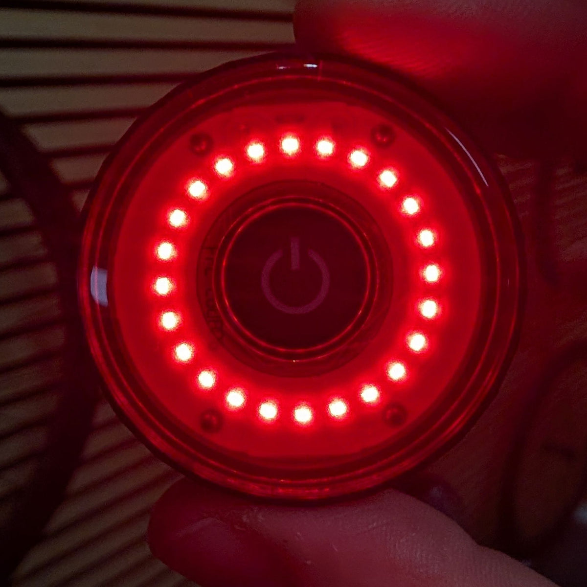 Smart LED Baglygte med Integreret Apple Find My / AirTag Sporing